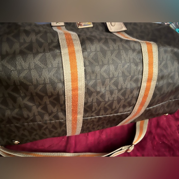 MICHAEL KORS DUFFLE BAG - Picture 5 of 11